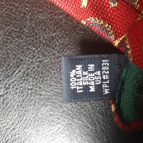 Tommy Hilfiger Kaufmann's 100% Italian Silk Red Navy Blue Tie - Picture 2 of 3